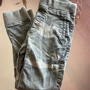 Abercrombie Kids camo jogger